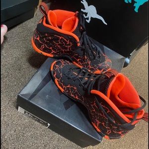 Nike little posite one, 5.5y, black and orange